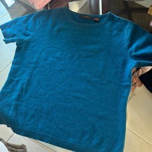 Short sleeve 100% cashmere size medium